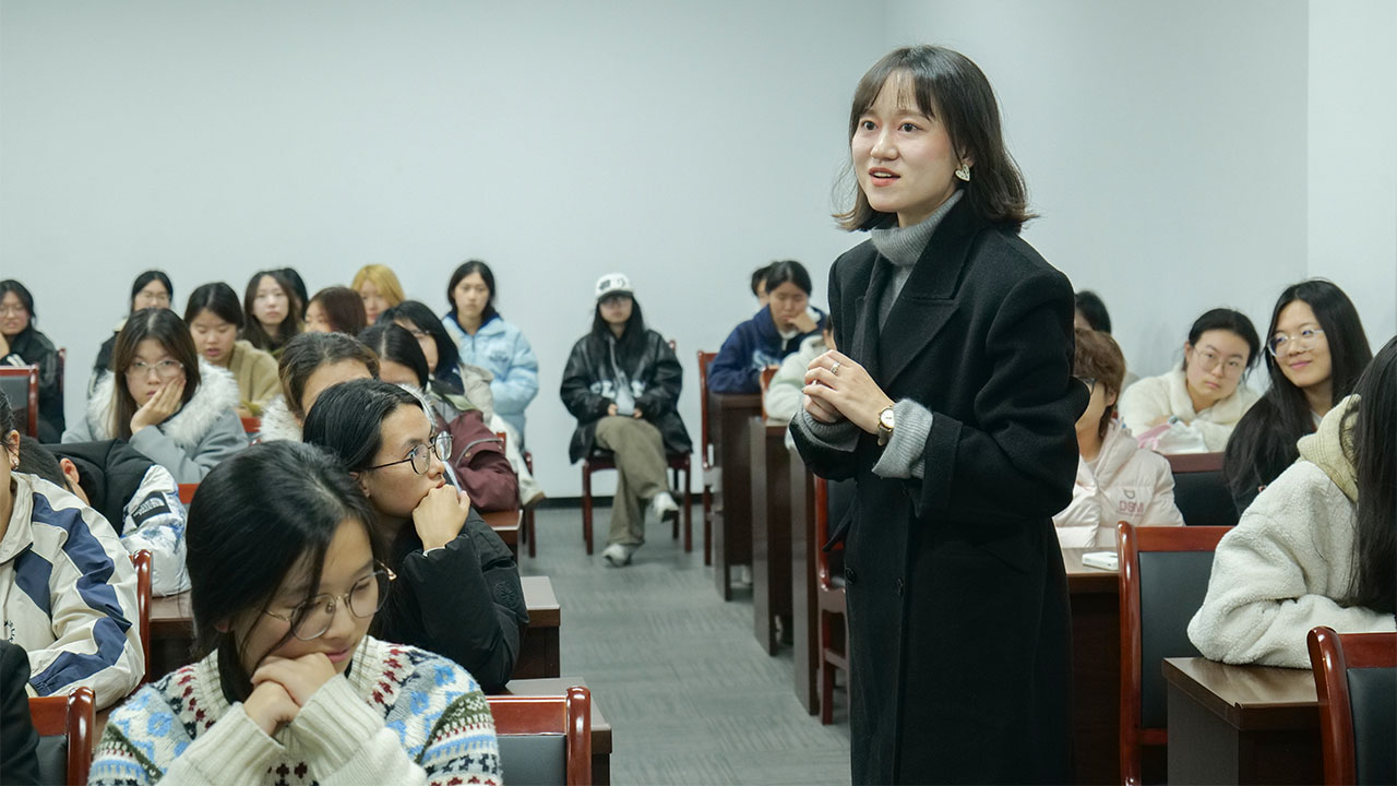 Industry-academic collaboration between Threadify & Fashion Communication program of Zhejiang Yuexiu University of Foreign Languages 07